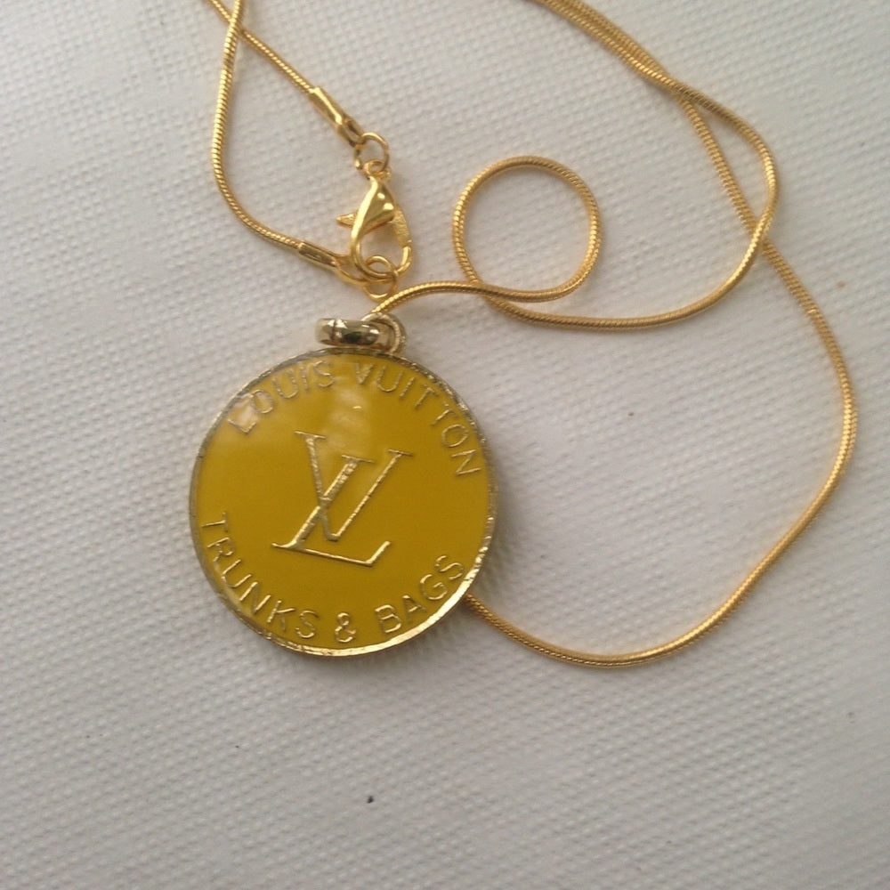 Louis Vuitton 3-way Handbag Charm-Key Chain Neck…