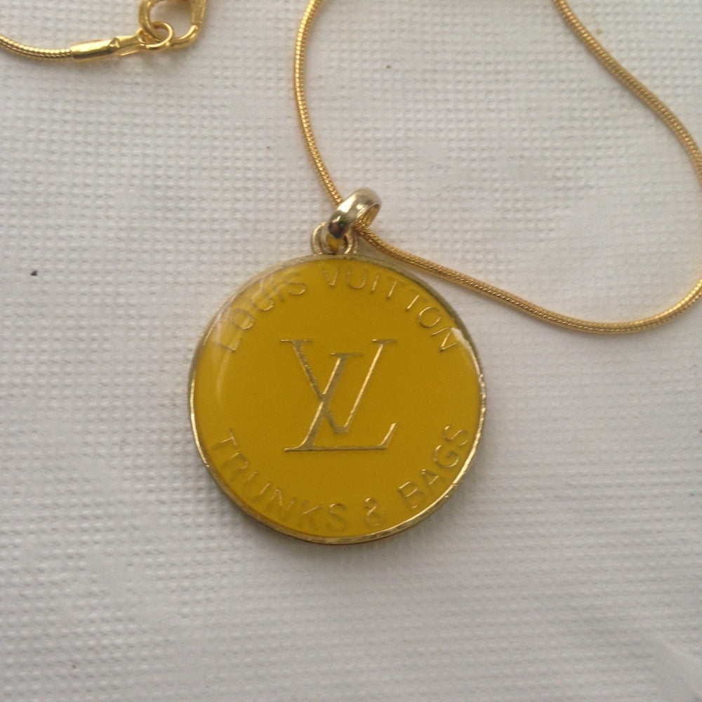 Louis Vuitton 3-way Handbag Charm-Key Chain Neck…