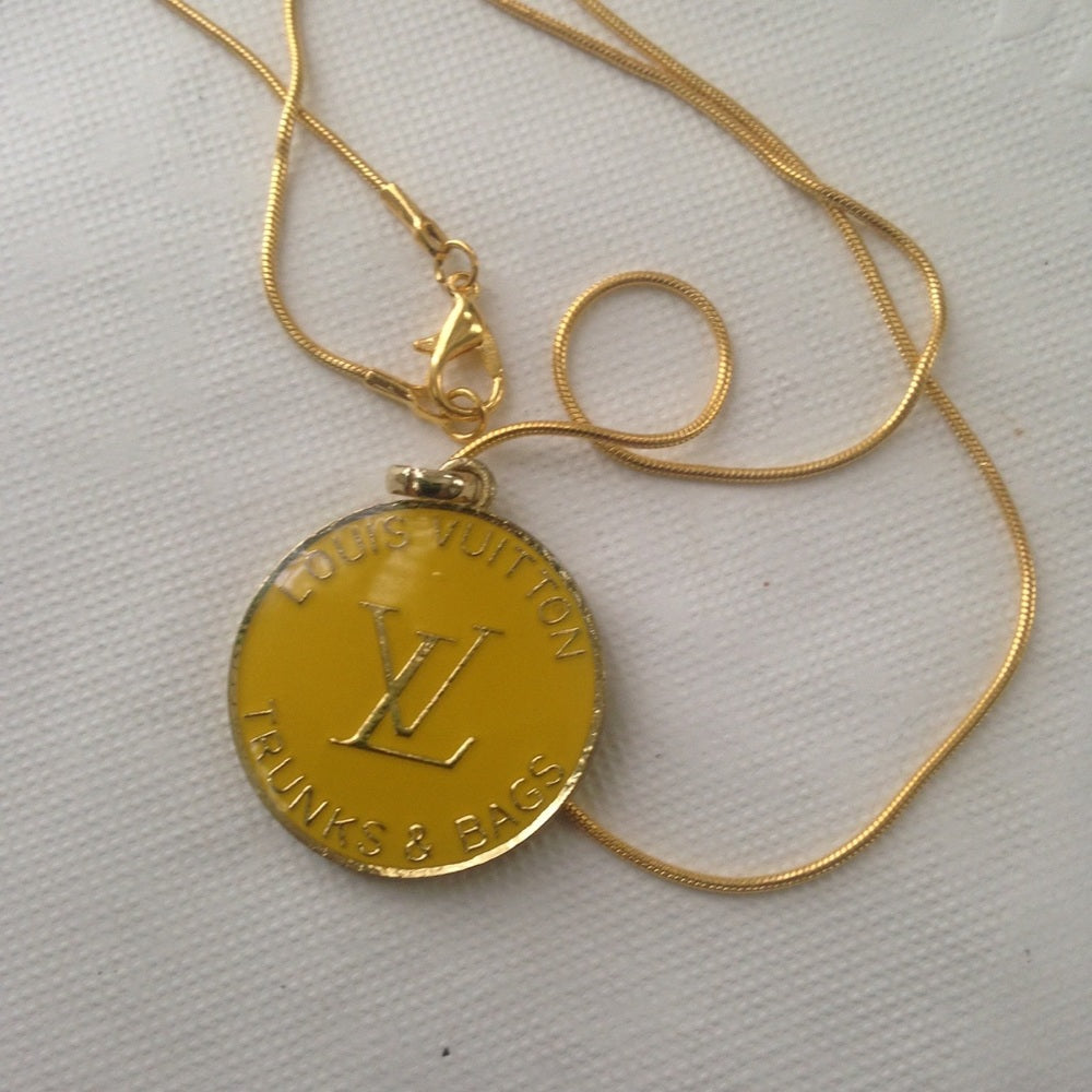 Louis Vuitton 3-way Handbag Charm-Key Chain Neck…