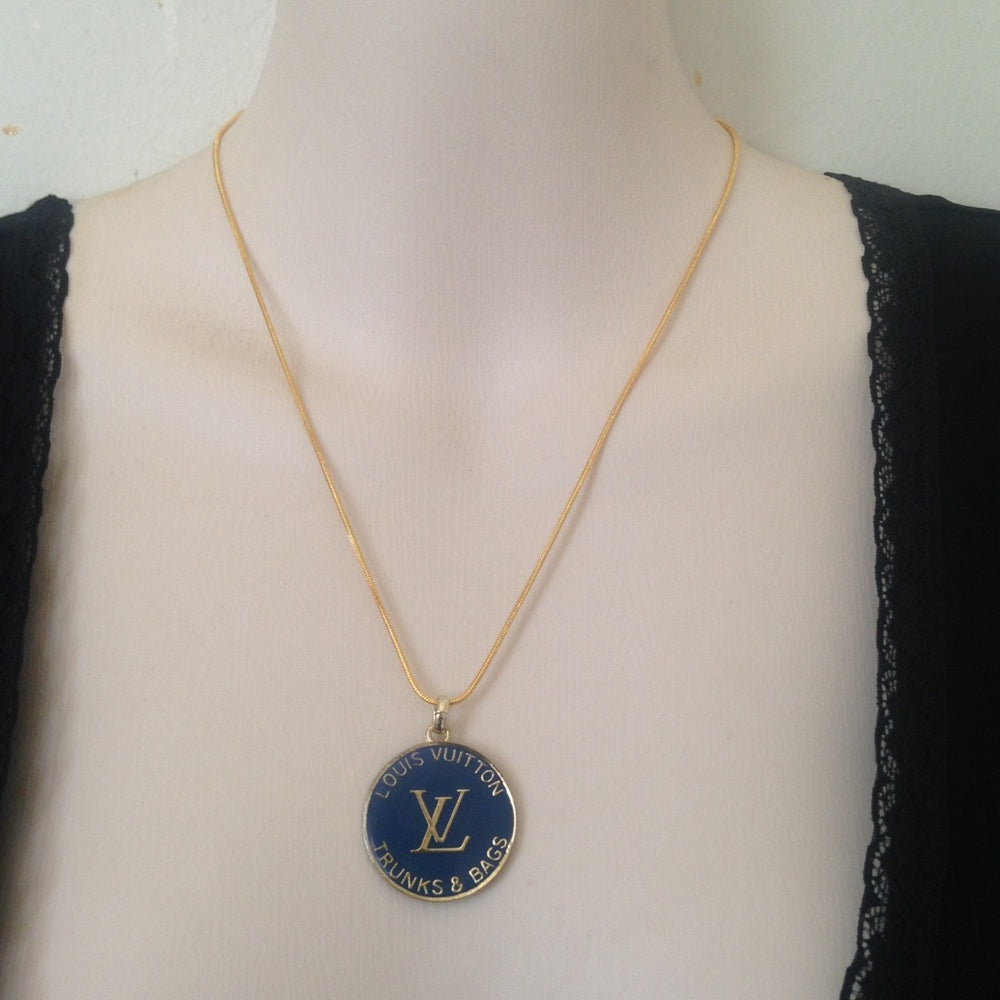 Louis Vuitton 3-way Handbag Charm-Key Chain Neck…