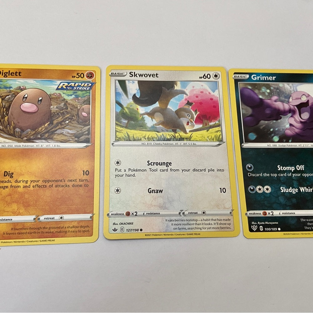 Lot 20- 5 Pokemon Cards and 5 Pokémon Figures