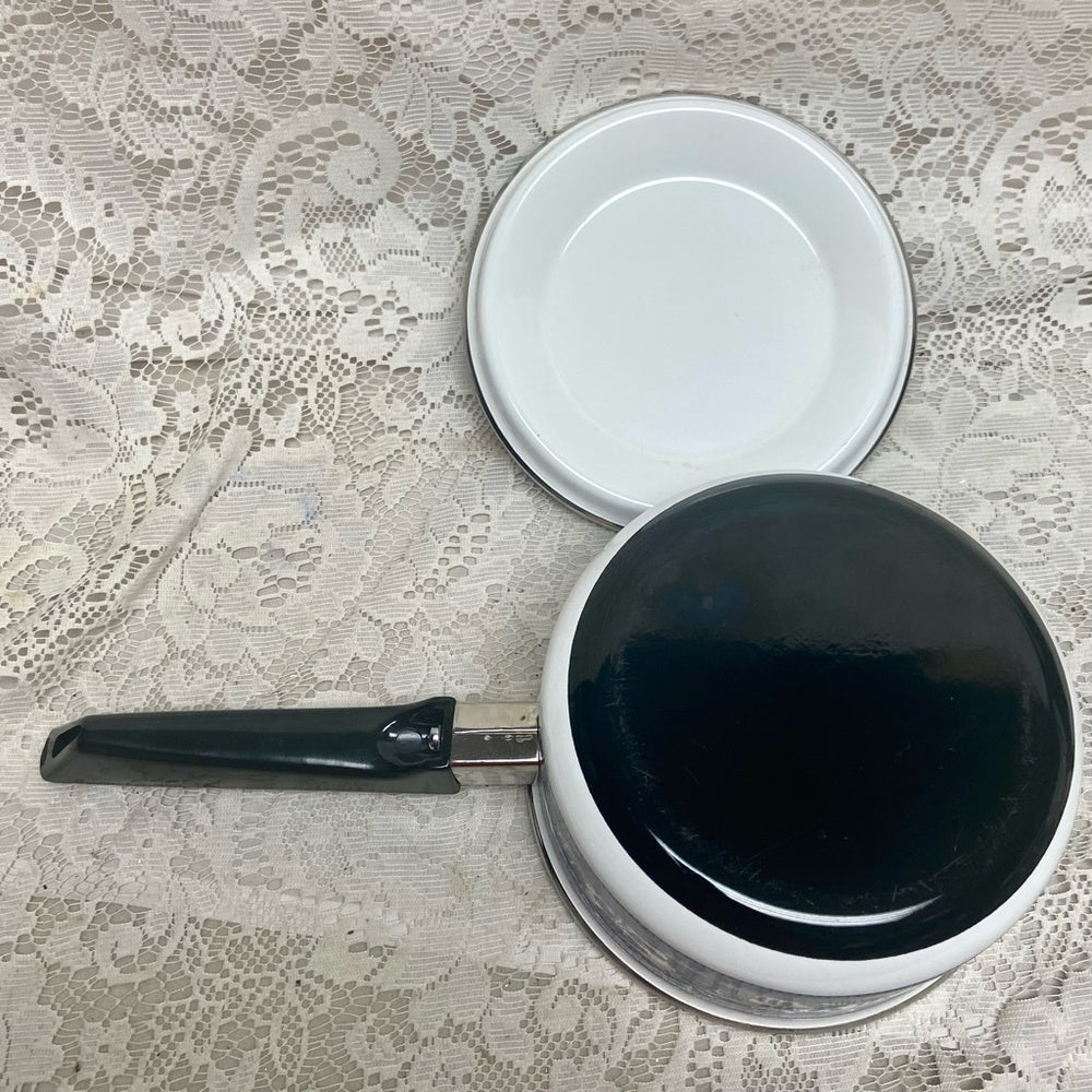 Blue Willow, Enamelware Cookware -Covered Sauce Pan (S) 13in L x 7in D x 4.5in H