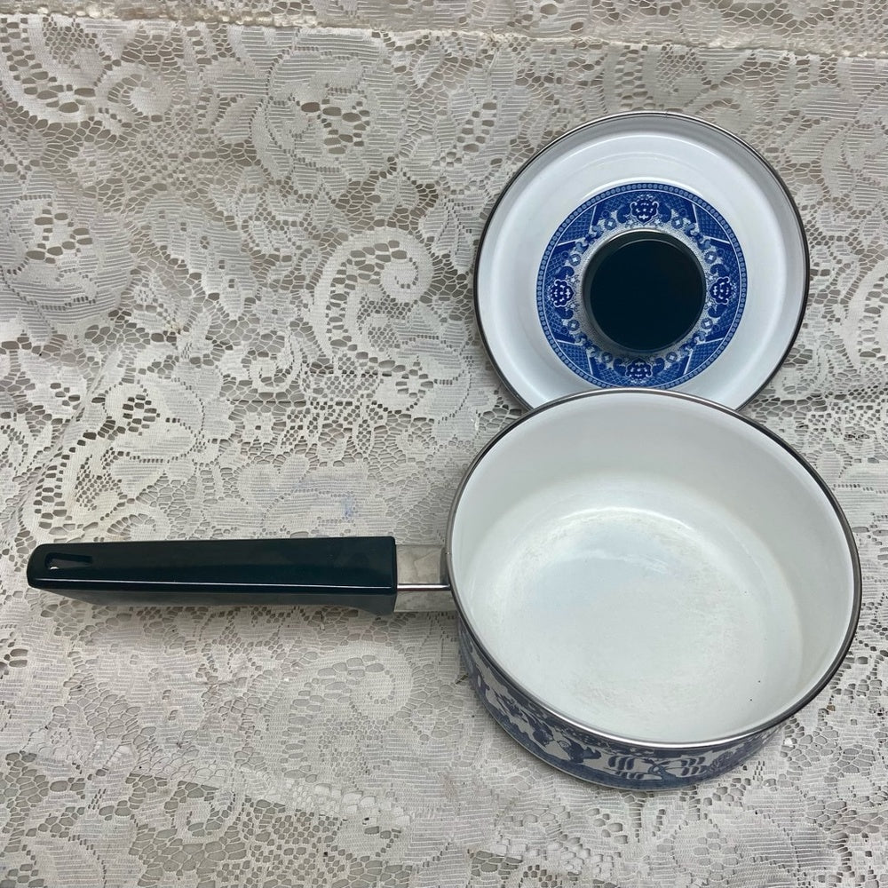 Blue Willow, Enamelware Cookware -Covered Sauce Pan (S) 13in L x 7in D x 4.5in H
