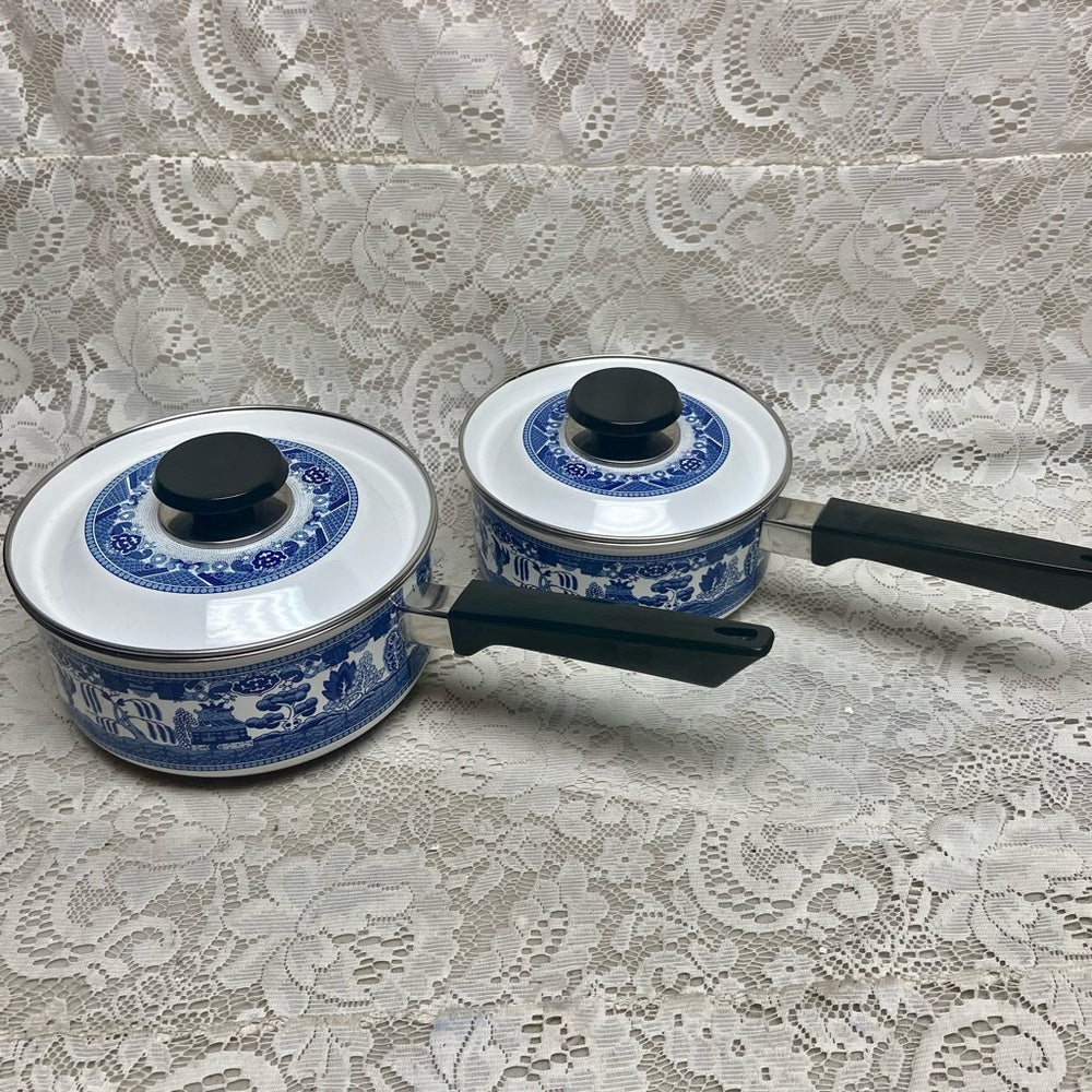 Blue Willow, Enamelware Cookware -Covered Sauce Pan (S) 13in L x 7in D x 4.5in H