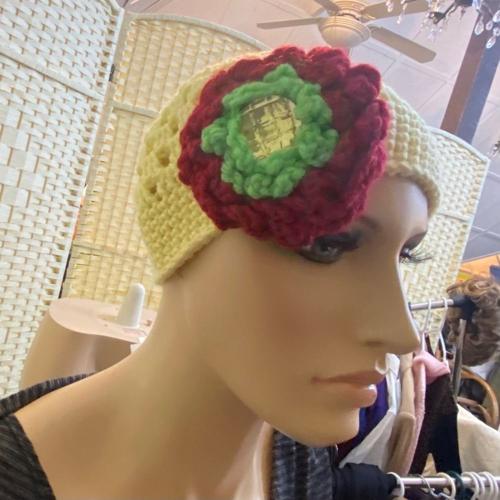 Beautiful. Colvin Green Knitted Beanie Hat with Rhinestones