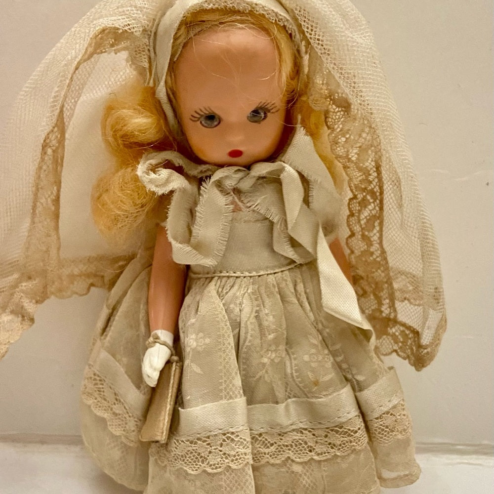 Vintage1940-50s 5.5in Nancy Ann Story Book Bride Doll with Veil