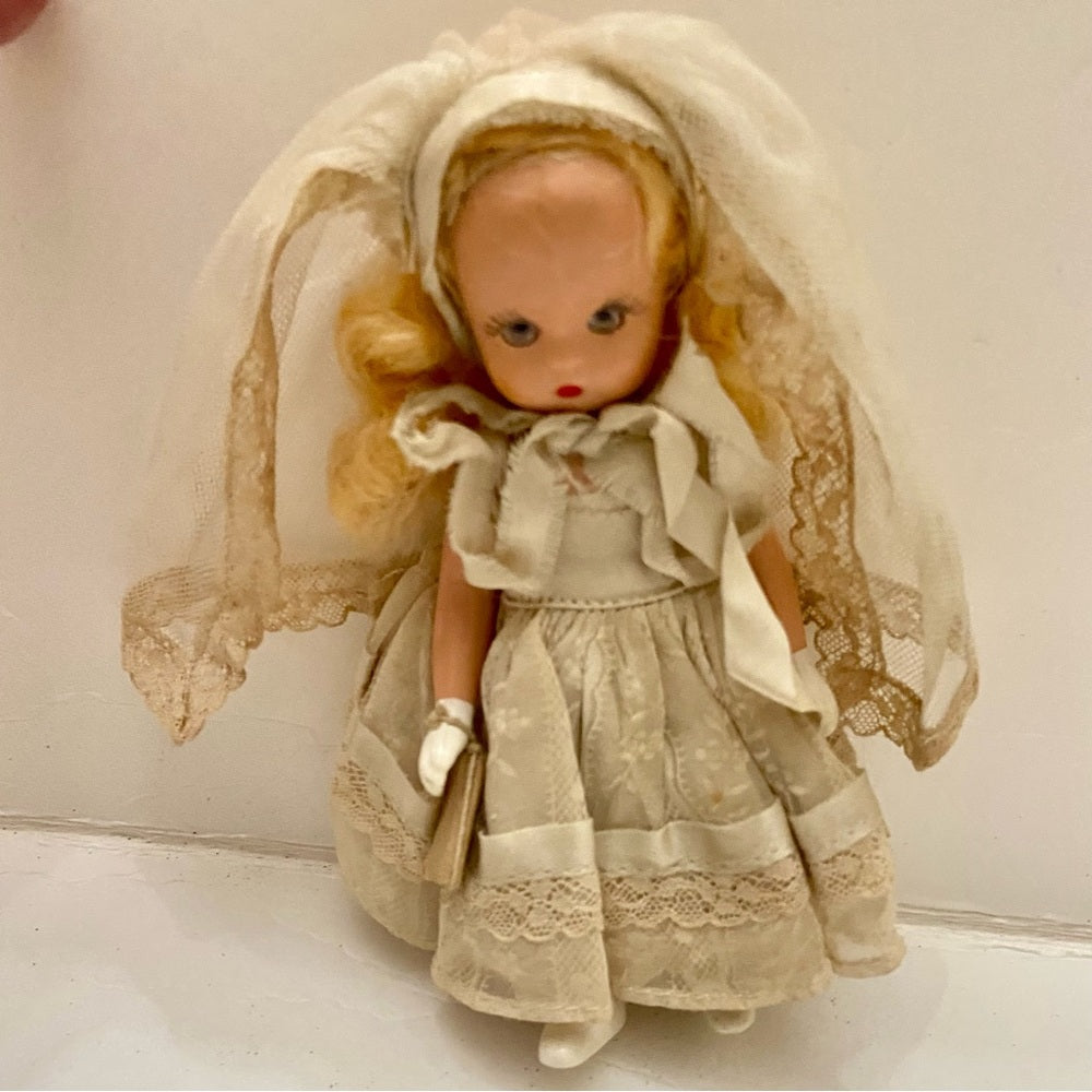 Vintage1940-50s 5.5in Nancy Ann Story Book Bride Doll with Veil