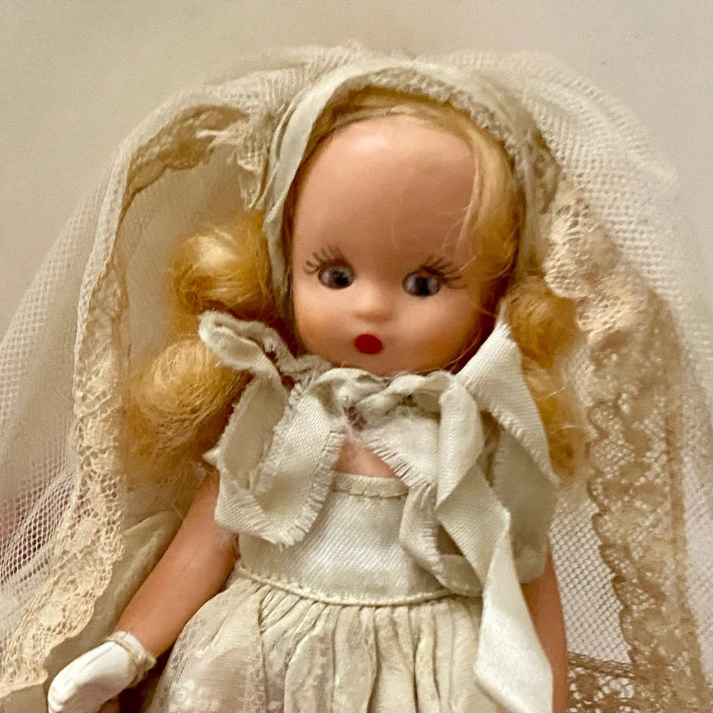 Vintage1940-50s 5.5in Nancy Ann Story Book Bride Doll with Veil