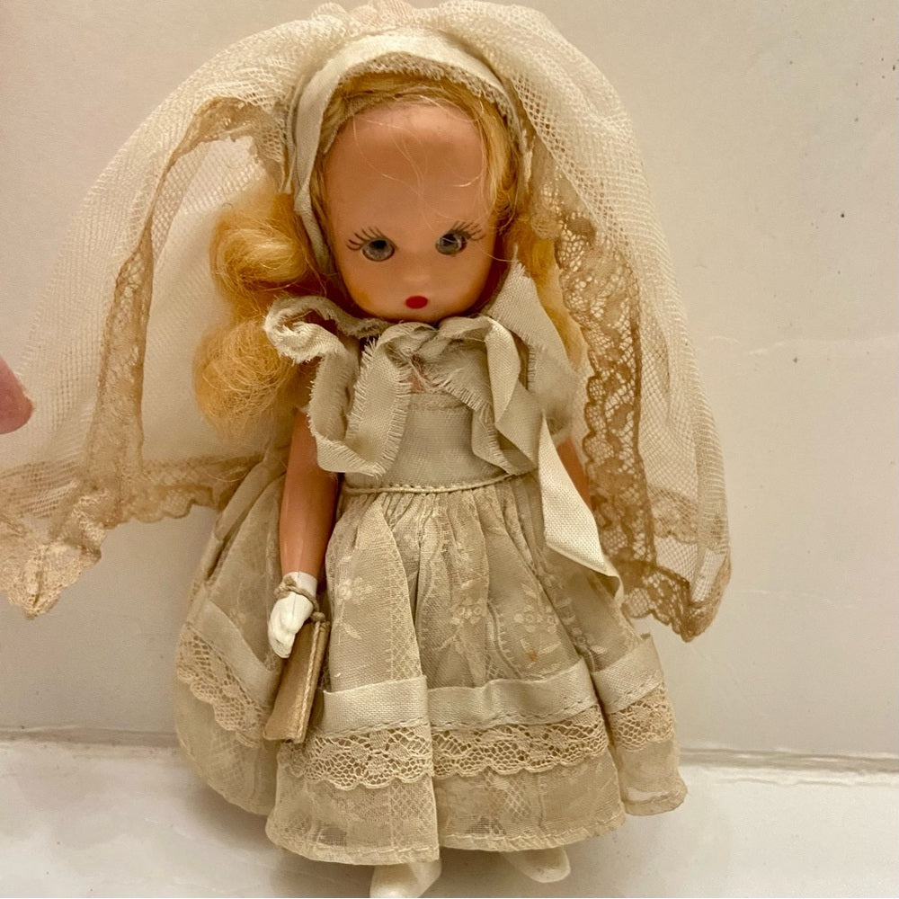 Vintage1940-50s 5.5in Nancy Ann Story Book Bride Doll with Veil