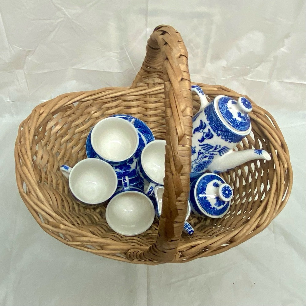 Vintage, Blue Willow, Rare, 13pc Child’s Tea Set with Basket