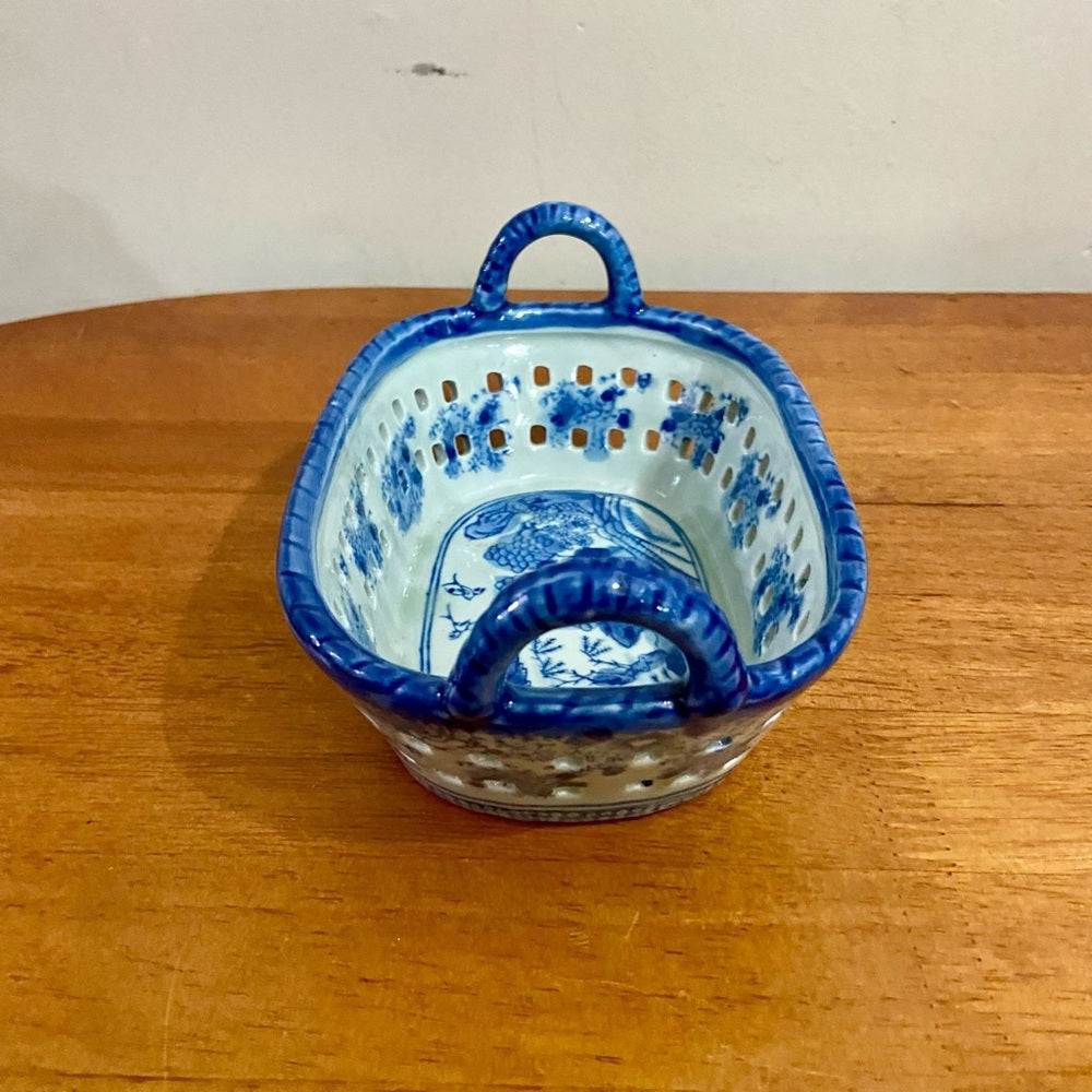 Variant Blue Willow Medium, Ironstone Twin Handled Bread Basket