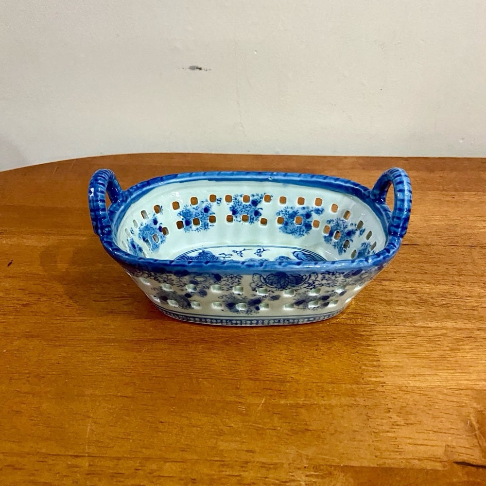 Variant Blue Willow Medium, Ironstone Twin Handled Bread Basket