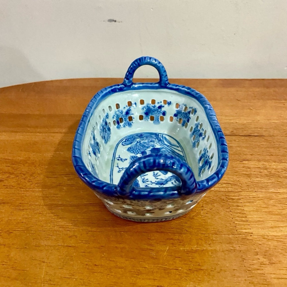 Variant Blue Willow Medium, Ironstone Twin Handled Bread Basket