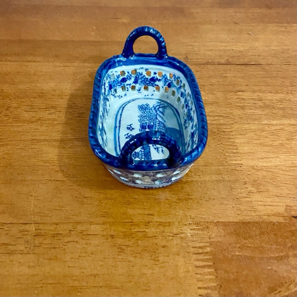 Variant Blue Willow Small Ironstone Twin Handled Trinket or Vanity Basket