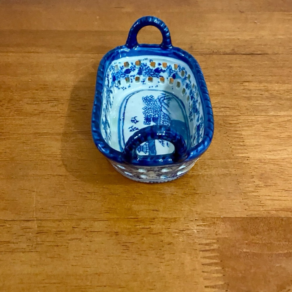 Variant Blue Willow Small Ironstone Twin Handled Trinket or Vanity Basket