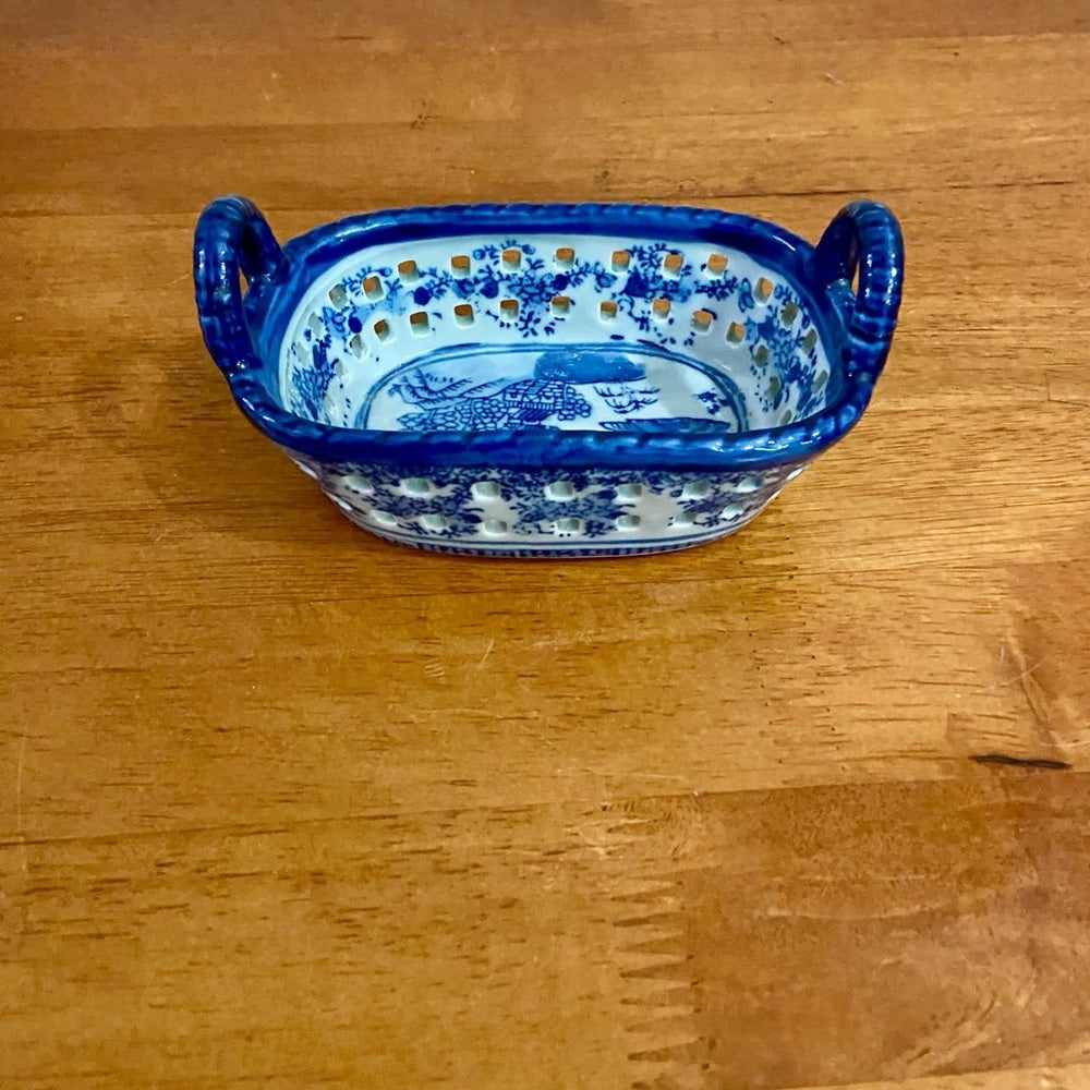 Variant Blue Willow Small Ironstone Twin Handled Trinket or Vanity Basket