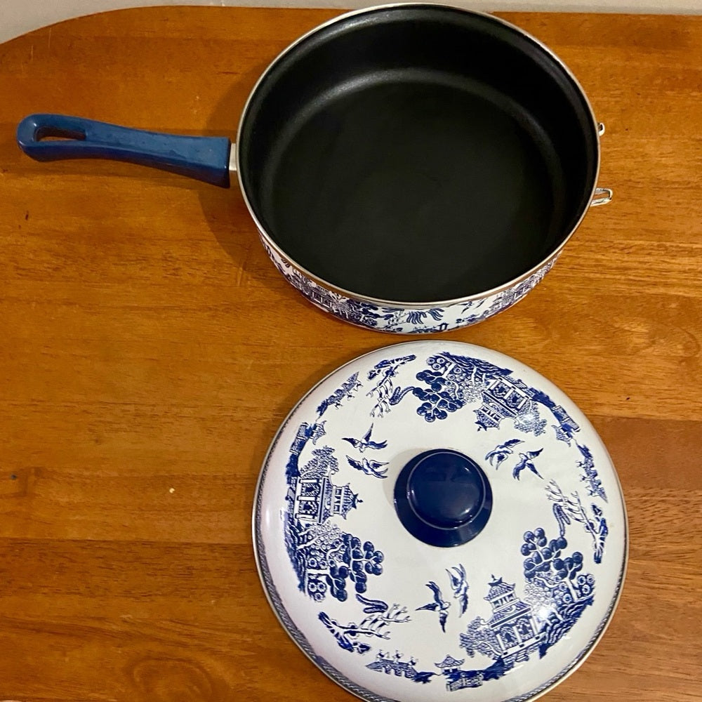 Heritage Mint, Blue Willow, Enamel, Large, Skillet with Lid 6in x 17in x 10in