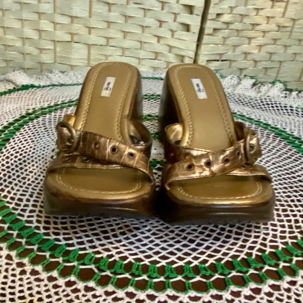 Metro Gold, Heavy WedgeHeeled Sandals Size 8.5