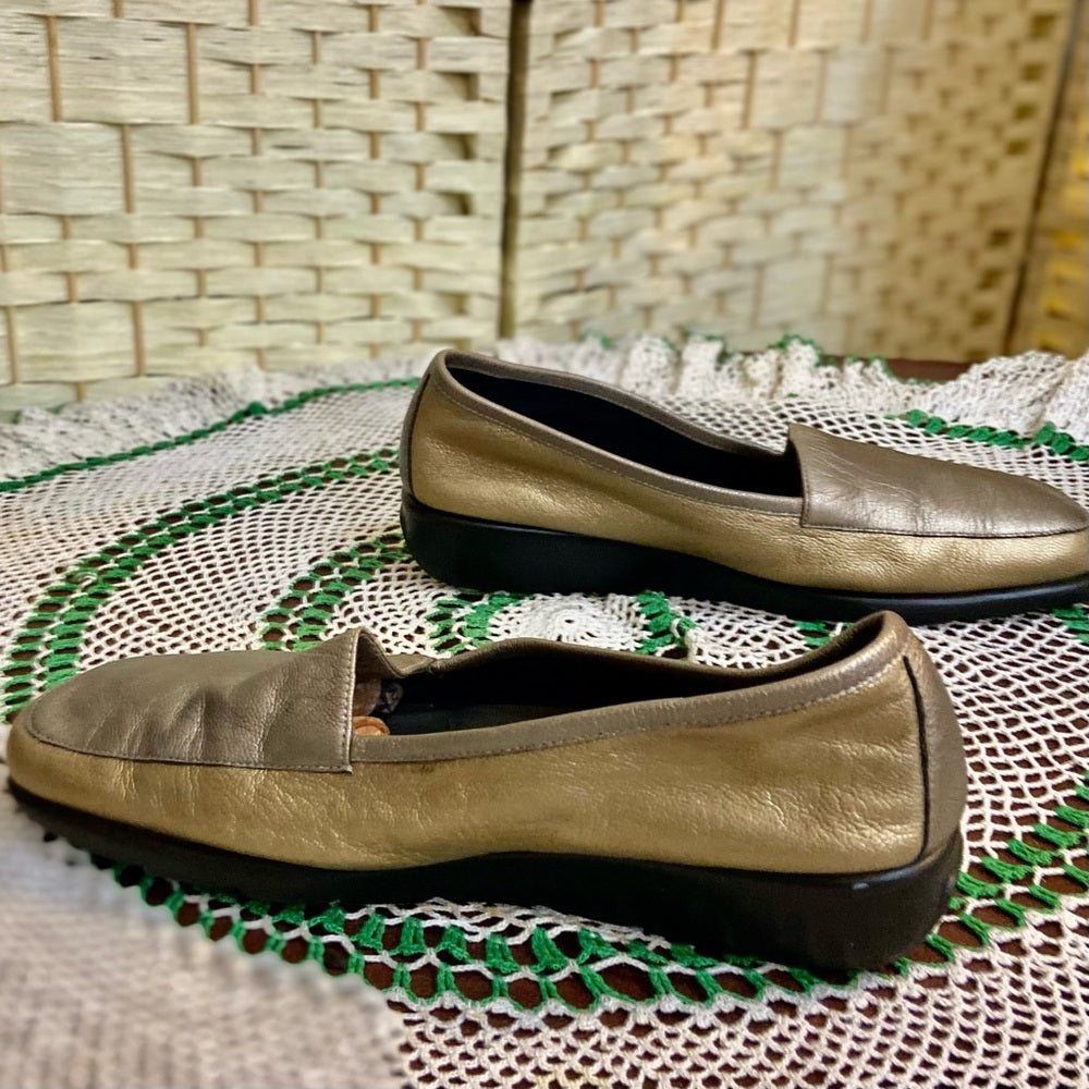 What’s What Aersoles 2-Tone Gold Flat Shoes Loafer Size- 9