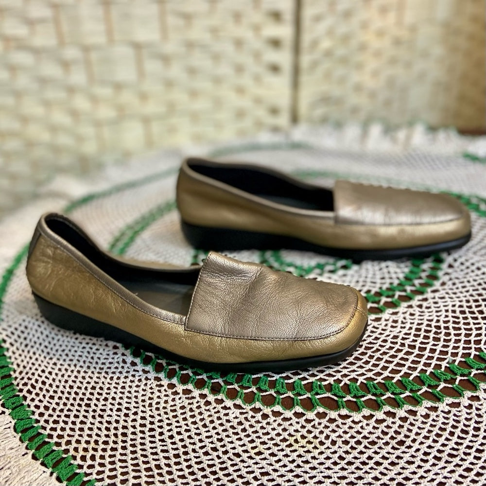 What’s What Aersoles 2-Tone Gold Flat Shoes Loafer Size- 9