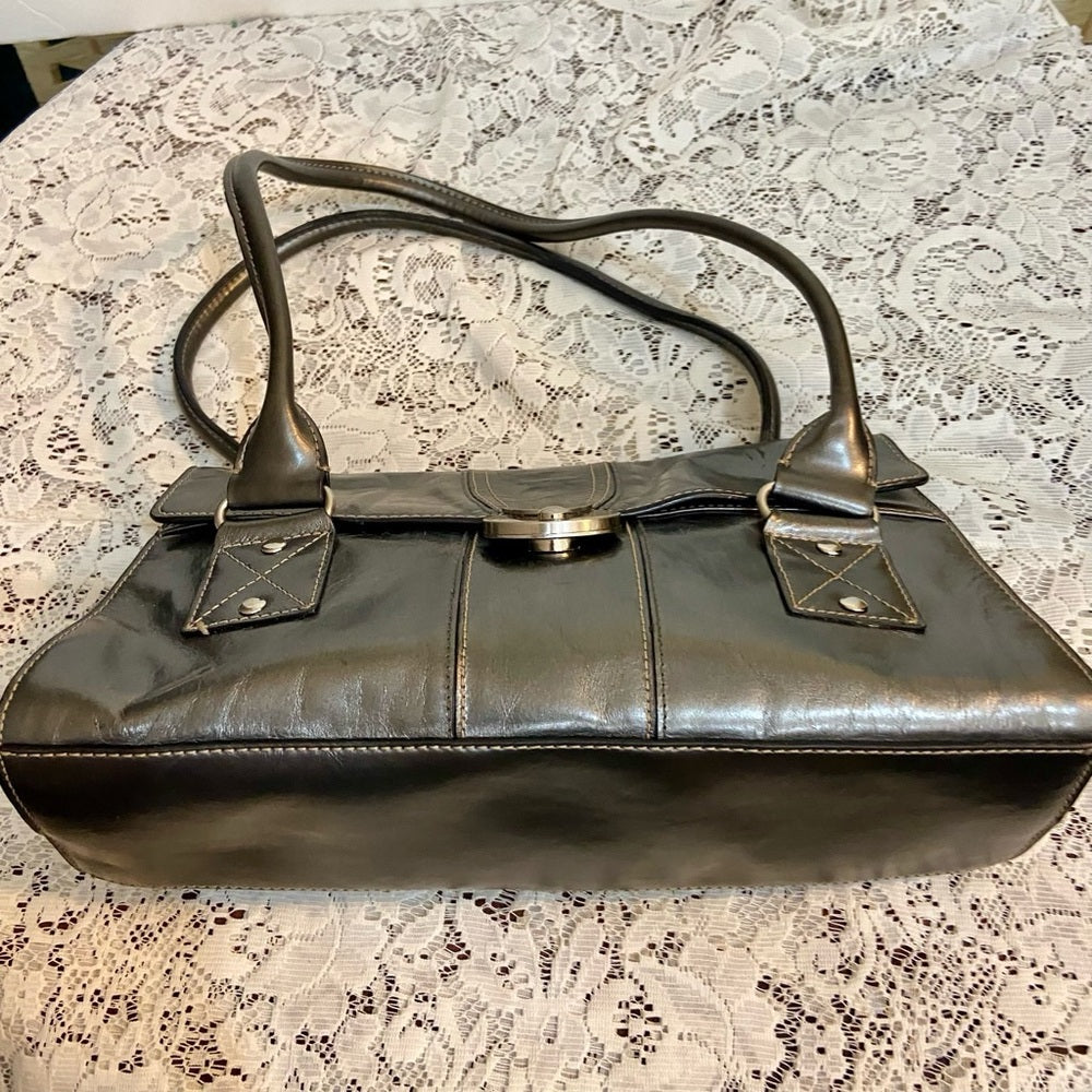 East 5th Metallic Silver Faux Leather Handbag. (13.5in x 7.5in x 3.5in)