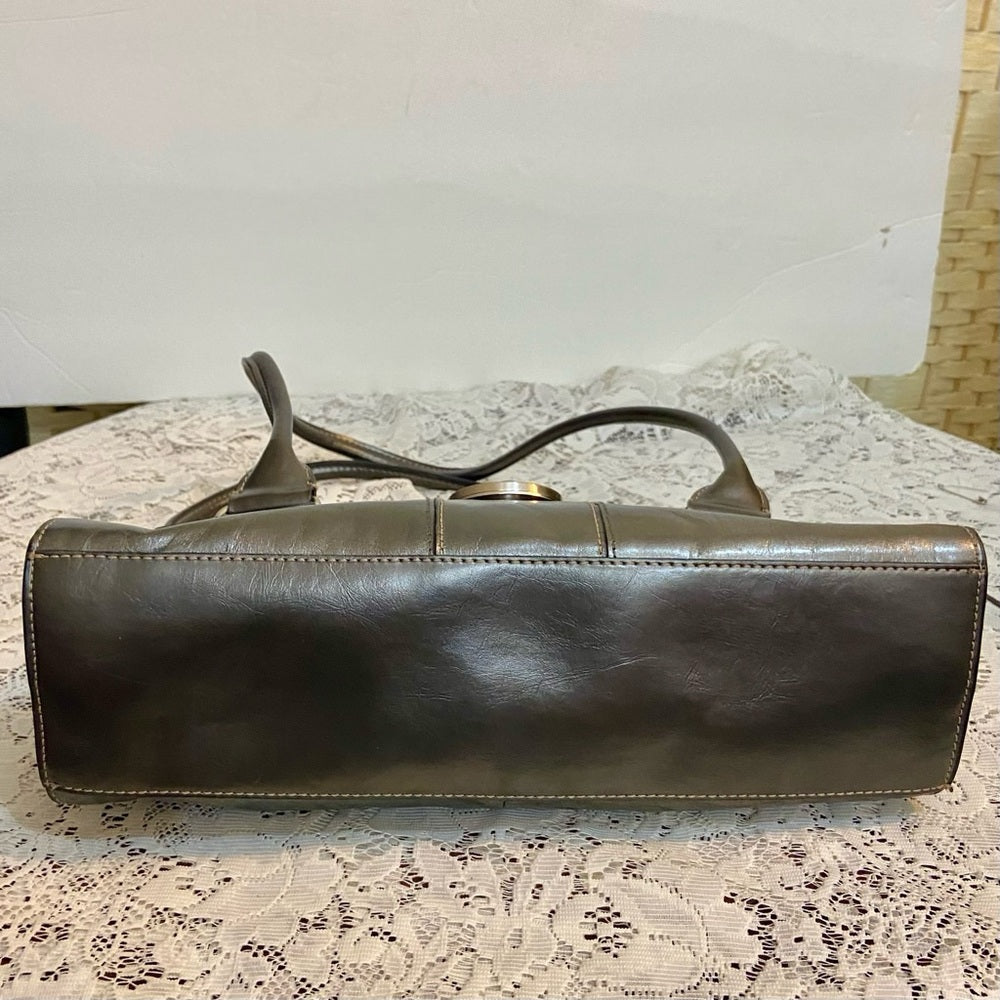 East 5th Metallic Silver Faux Leather Handbag. (13.5in x 7.5in x 3.5in)