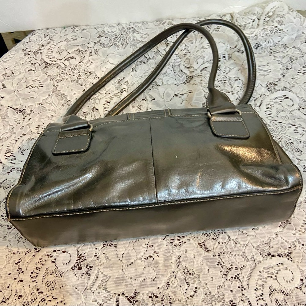 East 5th Metallic Silver Faux Leather Handbag. (13.5in x 7.5in x 3.5in)
