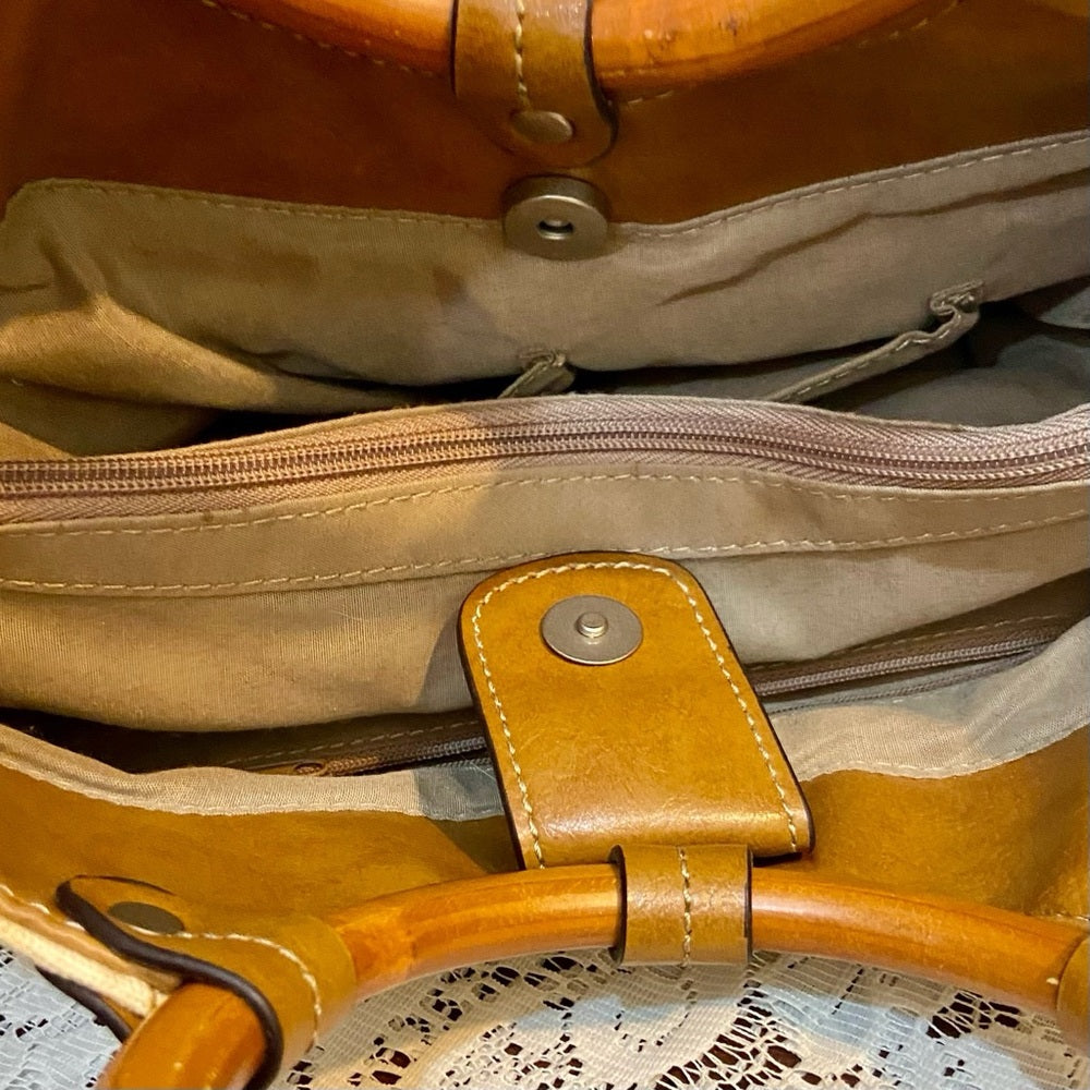 Relic Floral Beige Handbag with Tan Leather Trim (11in x 8.5in x 4in)