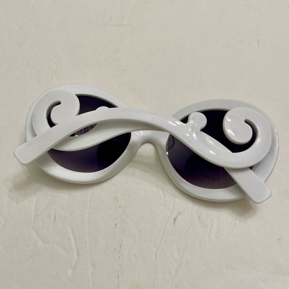 Elegant, High Fashion White Round Sunglasses