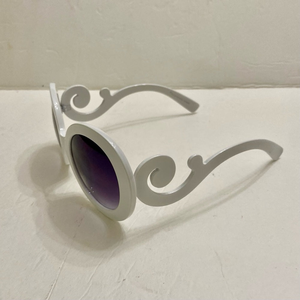 Elegant, High Fashion White Round Sunglasses