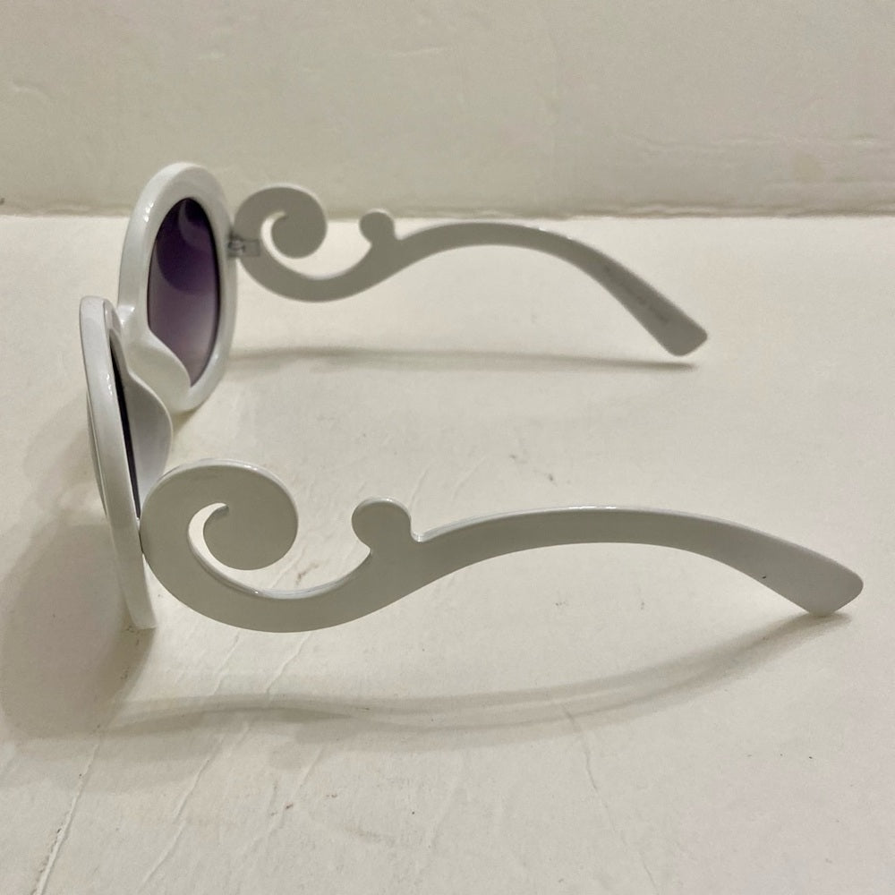 Elegant, High Fashion White Round Sunglasses