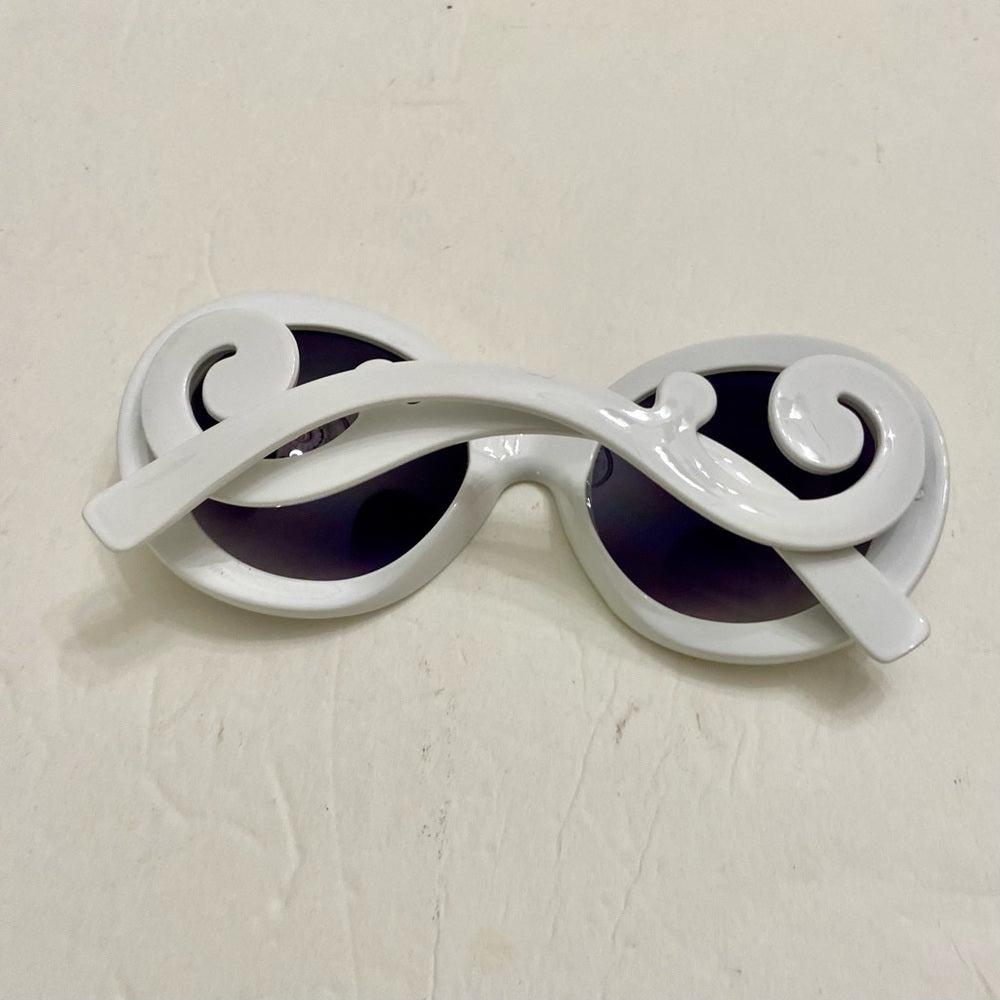 Elegant, High Fashion White Round Sunglasses