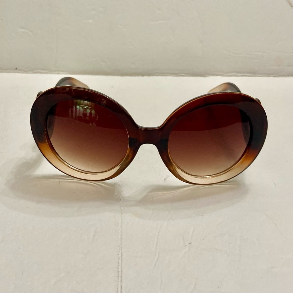 Elegant, Fashionable Smoky Brown Round Sunglasses