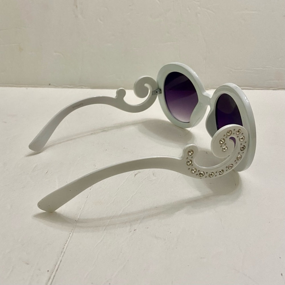 Elegant, Fashionable White Round Sunglasses with Rhinestones