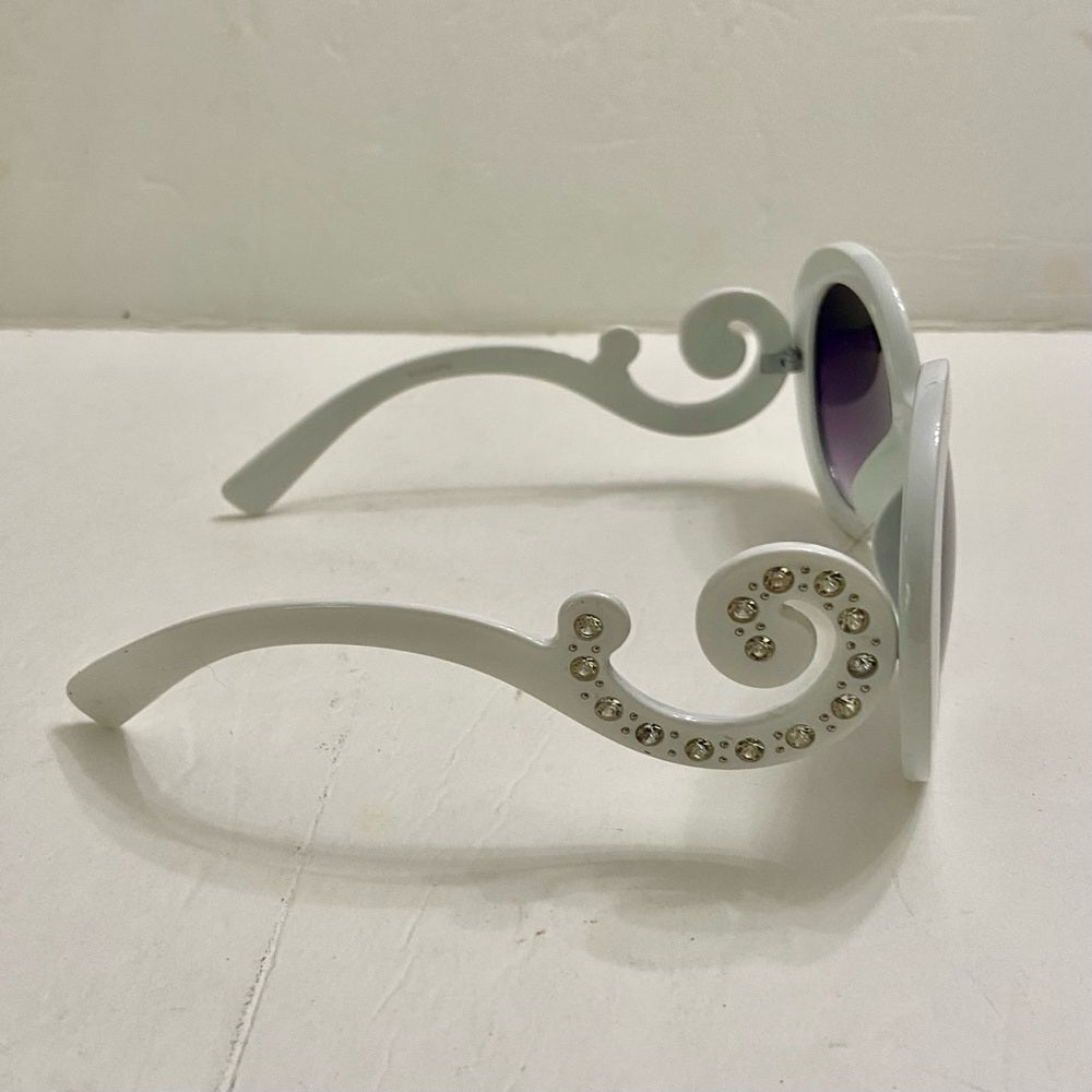 Elegant, Fashionable White Round Sunglasses with Rhinestones