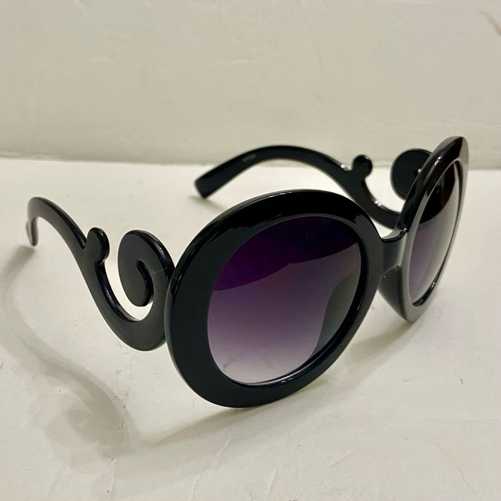 Elegant, Fashionable Black Round Sunglasses