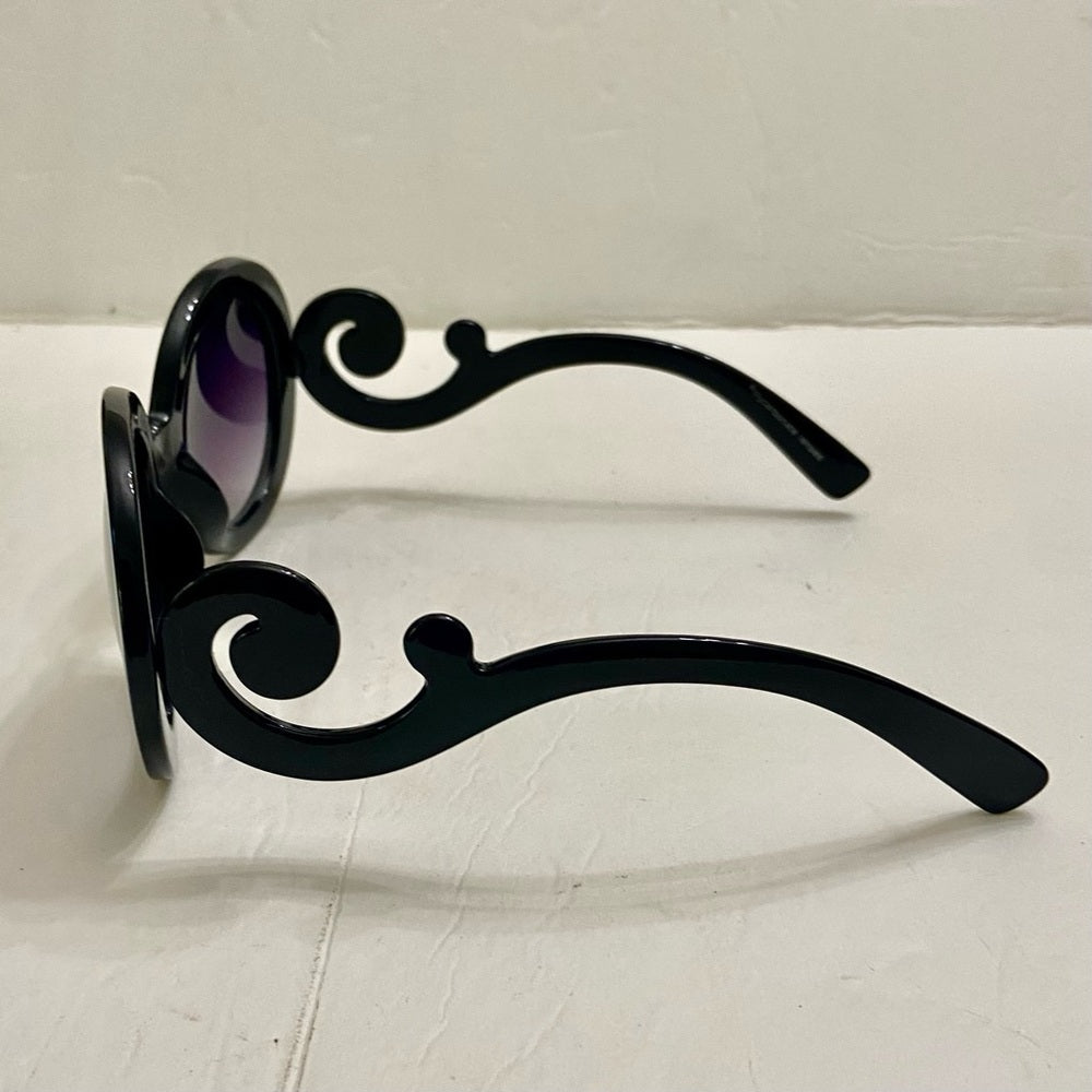 Elegant, Fashionable Black Round Sunglasses