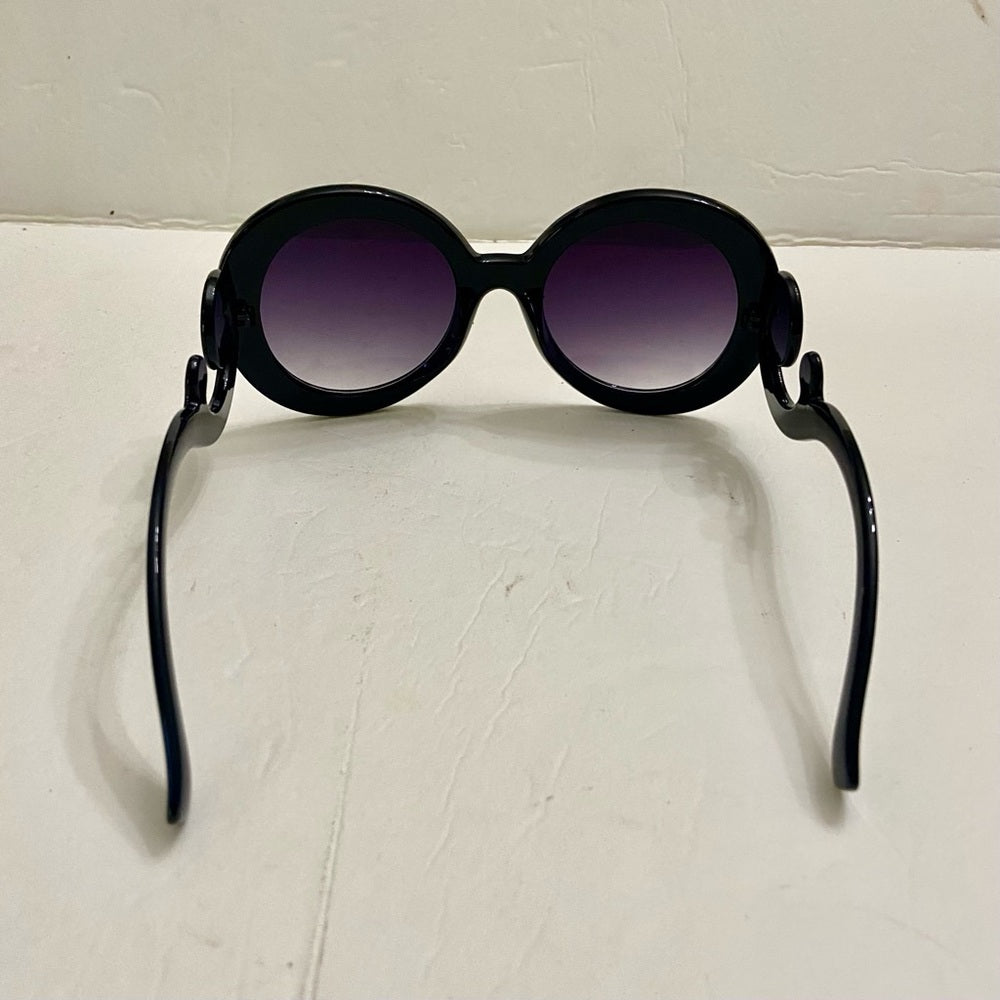 Elegant, Fashionable Black Round Sunglasses