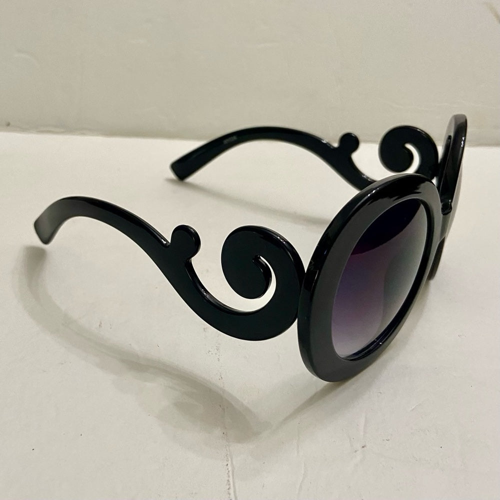 Elegant, Fashionable Black Round Sunglasses