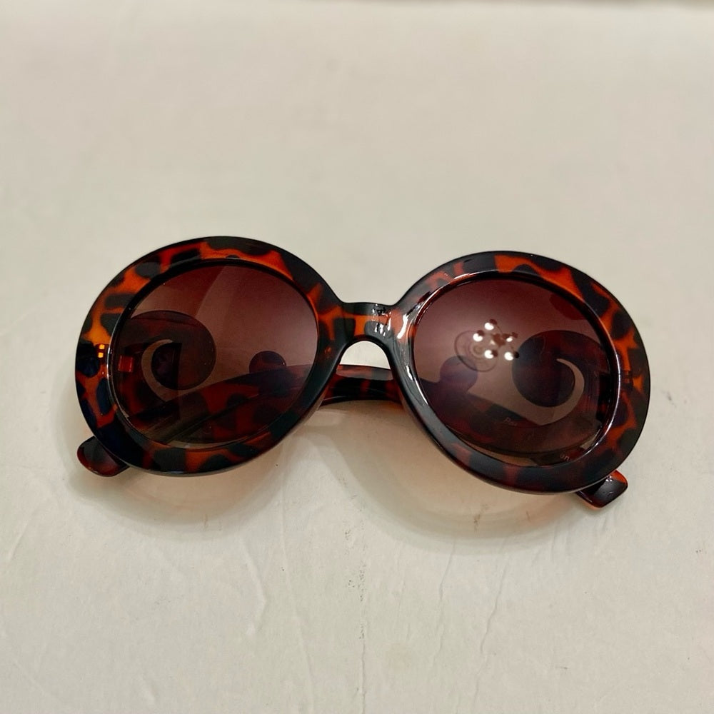 Elegant, Fashionable Leopard Brown Round Sunglasses