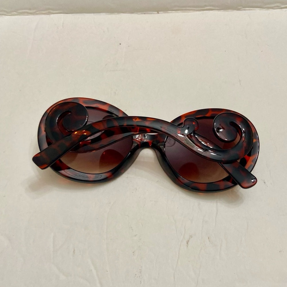 Elegant, Fashionable Leopard Brown Round Sunglasses