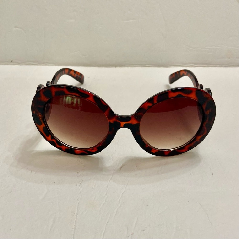 Elegant, Fashionable Leopard Brown Round Sunglasses