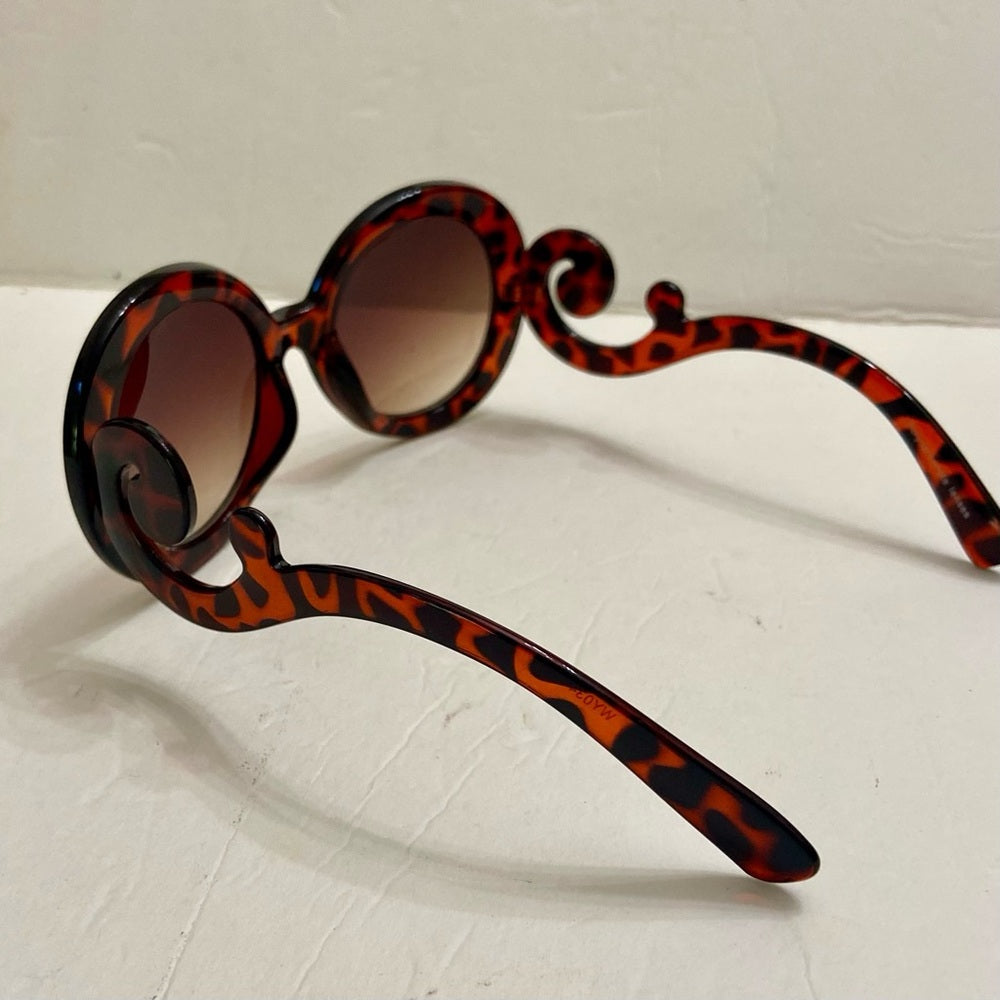 Elegant, Fashionable Leopard Brown Round Sunglasses