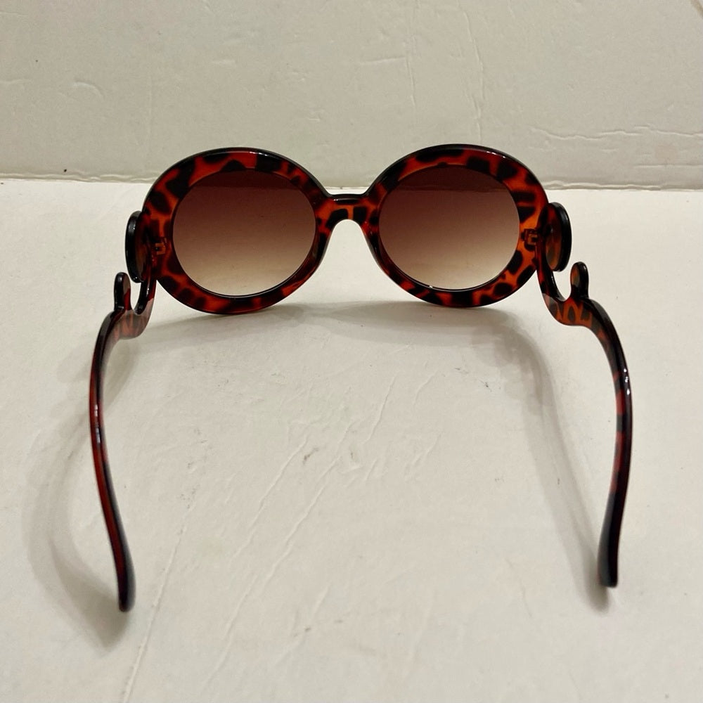 Elegant, Fashionable Leopard Brown Round Sunglasses