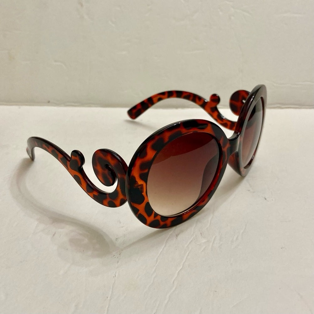 Elegant, Fashionable Leopard Brown Round Sunglasses