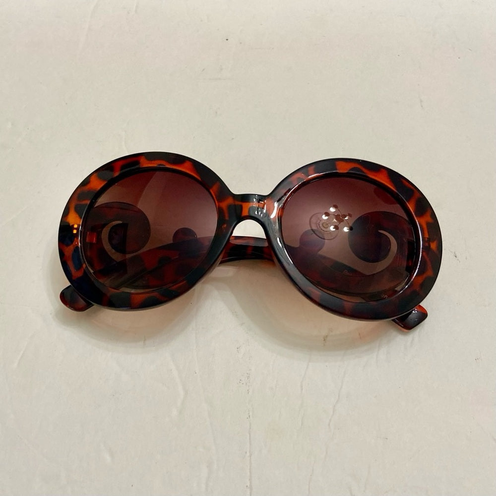 Elegant, Fashionable Leopard Brown Round Sunglasses
