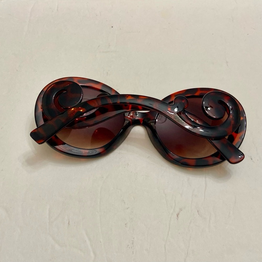 Elegant, Fashionable Leopard Brown Round Sunglasses