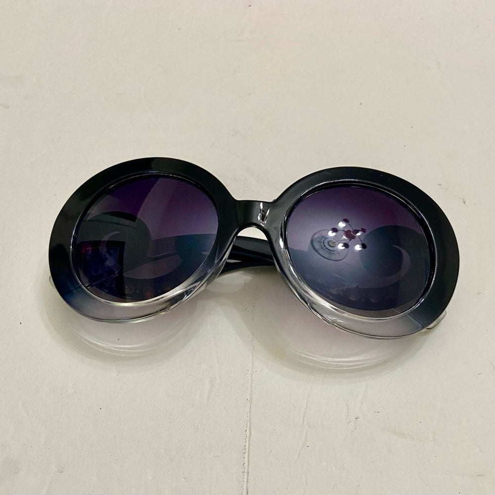 Elegant, Fashionable Smoky Gray Round Sunglasses with Rhinestones