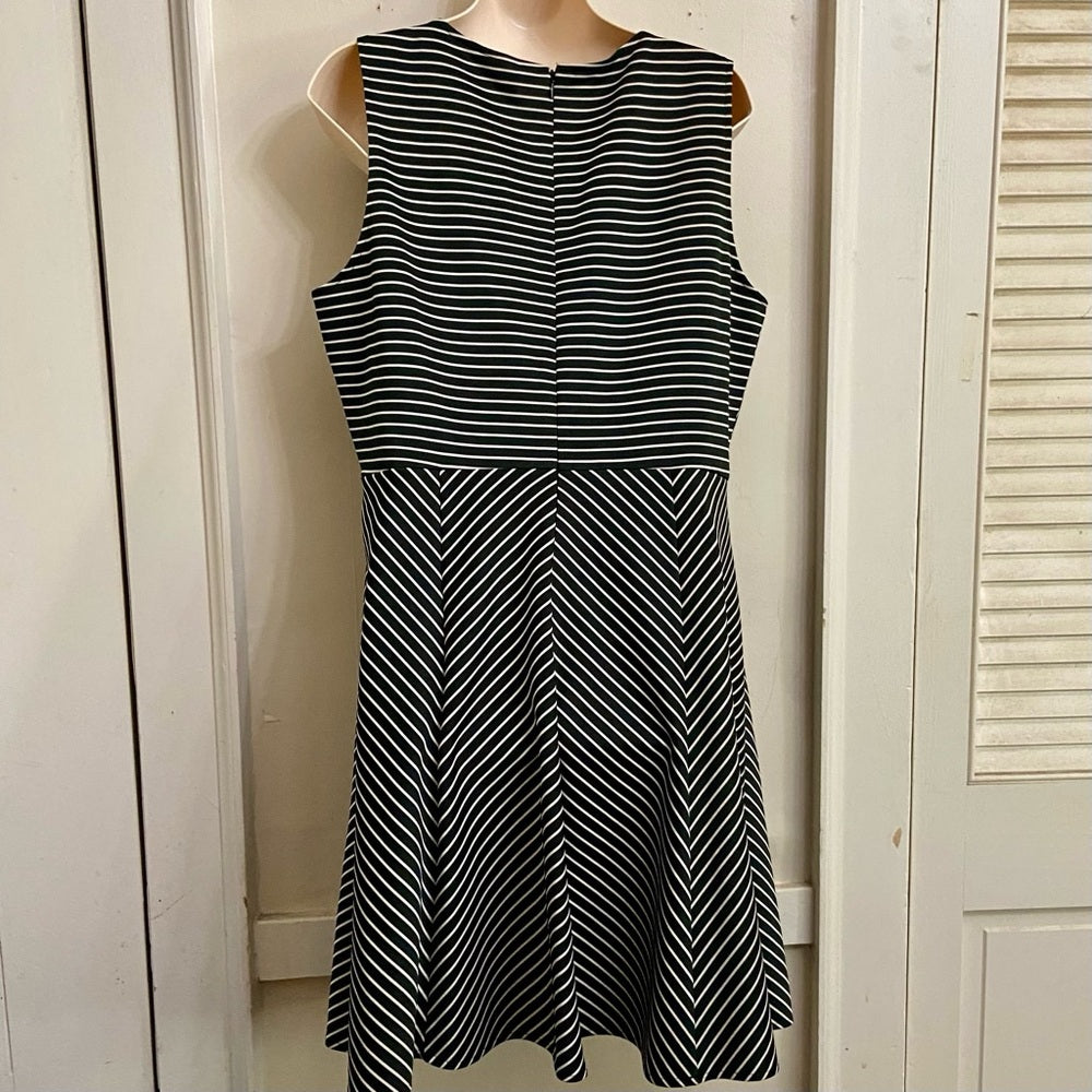 Julian Taylor Black and White Dress 14P