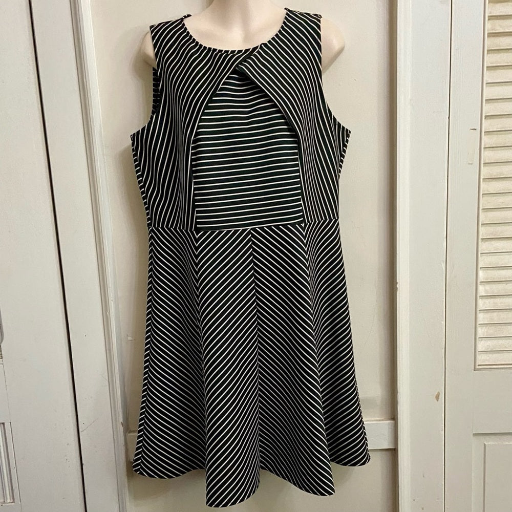 Julian Taylor Black and White Dress 14P